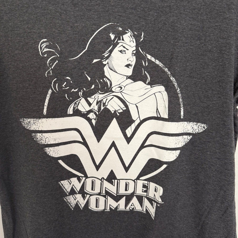 Wonder Woman 2XL Shirt Grey and White Graphic Tshirt - Picture 2 of 6